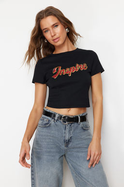 TRENDYOLMILLA Siyah %100 Pamuk Slogan Bask?l? Vucuda Oturan Crop Orme T-Shirt TWOSS24TS00213 фото 2
