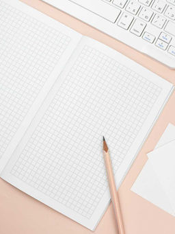 Блокнот, 120х185 мм, 32 л, арт. 72159 СЕРДЕЧКИ НА РОЗОВОМ / Блок - белый офсет 65 г/м?, клетка, мягкий переплёт (2 скобы), матовая ламинация,