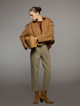 Beli Kemerli Havu? Kesim Kad?n Pileli Pantolon