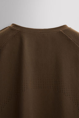 PERFORATED STRUCTURE T-SHIRT