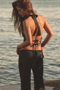 TOP SATINADO HALTER ASIM?TRICO / Negro - Zara фото 3