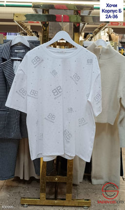 Футболка женская со стразами