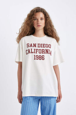 Широкая футболка Oversize с круглым вырезом и короткими рукавами с принтом