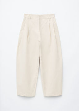 Pantalones recortados con perneras de barril