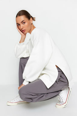 Ekru Oversize/Genis Kal?p Y?rtmac Detayl? Kal?n Ici Polarl? Orme Sweatshirt TWOAW23SW00195
