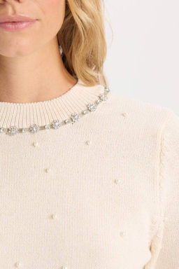 Женский трикотажный свитер обычного кроя с круглым вырезом и жемчугом - Defacto фото 5