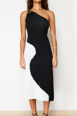 Limited Edition Siyah Maxi Triko Asimetrik Yaka Elbise TWOSS24EL00462