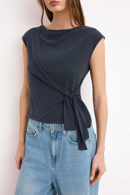 Antrasit Fitted/Vucuda Oturan Kruvaze Kay?k Yaka Baglama Detayl? Modall? Orme Bluz TWOSS26BZ00275 - Trendyolmilla фото 3