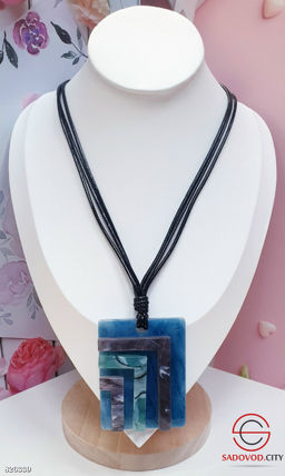 Колье женское на шею с камнем