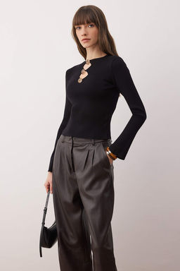 Siyah Aksesuar ve Cut Out/Pencere Detayl? Triko Kazak TWOAW26KZ00255 - Trendyolmilla фото 2