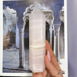 Кристалл из Манганокальцита