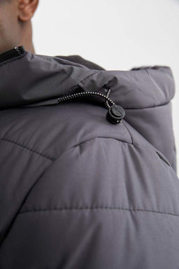 Водонепроницаемая длинная куртка-пуховик с капюшоном и принтом. Парка - Defacto фото 5