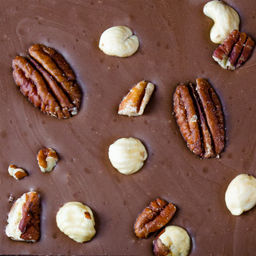 Шоколад молочный с крупными добавлениями 100