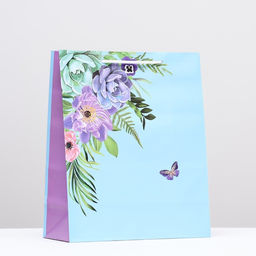 Пакет подарочный Бабочка рядом с букетом 26 х 32 х 12 см