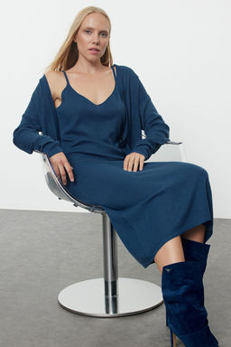 TRENDYOLMILLA Indigo Midi Triko Premium Iplik/Ozel Iplik H?rka-Elbise Tak?m TWOAW25EL00075