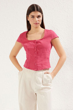 Trendyolmilla Fusya Onden Dugme Detayl? K?sa Kollu Kare Yaka Dokuma Gomlek TWOSS25GO00007  фото 3