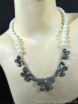 Бусы из майорки белой, подвеска Бабочки из кошачьего глаза цв.серый, 52см - Радуга камня фото 3