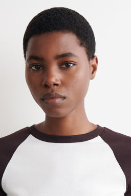 CAMISETA CON MANGAS EN CONTRASTE - H&m фото 7