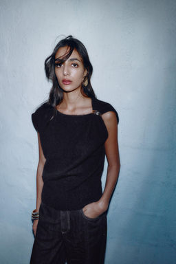 SLEEVELESS KNIT JUMPER WITH BROOCH - Zara фото 7