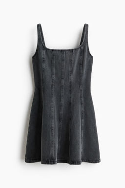 Vestido denim con falda acampanada