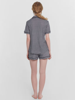 КОМПЛЕКТ ЖЕНСКИЙ (ЖАКЕТ, ШОРТЫ) черная клетка на белом 592478