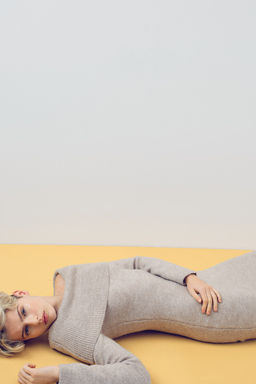 Vestido off-the-shoulder en punto fino - H&m фото 5