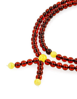 Четки из янтаря на 108 бусин-шаров красивого темно-вишневого цвета