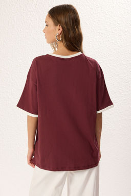 TRENDYOLMILLA Bordo Renk Bloklu Oversize/Genis Kal?p Slogan Bask?l? Orme T-Shirt TWOSS25TS00068 фото 5