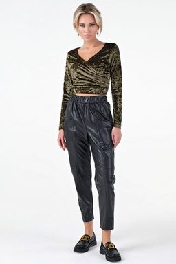 Топ бархатный укороченный с длинными рукавами зеленый