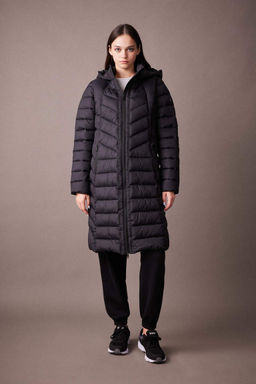 DeFactoFit Водоотталкивающий приталенный крой Стеганый пуховик на молнии с карманом и капюшоном Длинный пуховик Парка  фото 2