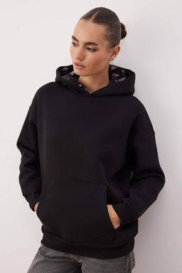Siyah Kapusonu Bask?l? Oversize/Genis Kal?p Orme Sweatshirt TWOAW26SW00213