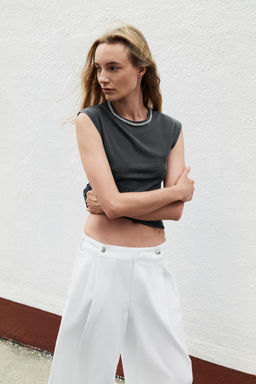 CAMISETA JOYAS EFECTO LAVADO / Gris antracita