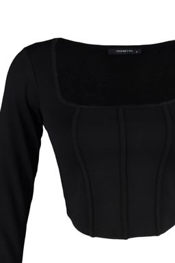 Trendyolmilla Siyah Biye Detayl? Kare Yaka Fitted/Vucuda Oturan Crop Interlok Orme Bluz TWOAW23BZ00151