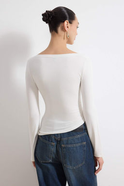 Ekru Fitted/Vucuda Oturan Kay?k Yaka Uzun Kollu Premium Yumusak Orme Bluz TWOSS26BZ00343 - Trendyolmilla фото 4