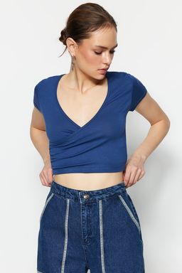 Trendyolmilla Siyah Fitted/Vucuda Oturan Kruvaze Yaka Crop Viskoz Esnek Orme Bluz TWOSS22BZ0536  фото 3