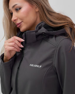 Парка спортивная женская с капюшоном softshell темно-серого цвета 9568TC - Mtforce фото 47