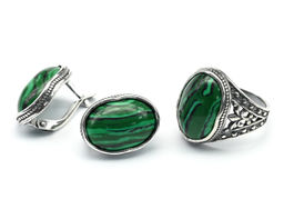 Кольцо Серьги с малахитом имитация размер 19