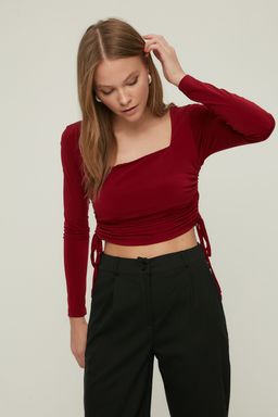 Trendyolmilla Lacivert Kare Yaka Buzgu Detayl? Fitted/Vucuda Oturan Crop Esnek Orme Bluz TWOAW22BZ0263