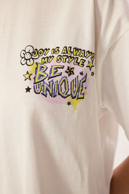 TRENDYOLMILLA Ekru %100 Pamuk Oversize/Genis Kal?p On Arka Bask?l? Orme T-Shirt TWOSS25TS00136 фото 3