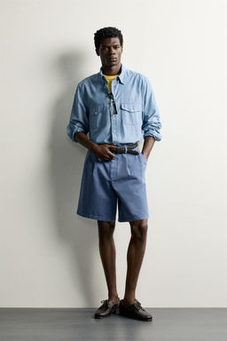BERMUDA REGULAR  FIT PLIEGUES / Azul