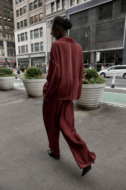 WIDE-LEG TROUSERS WITH CONTRAST TOPSTITCHING