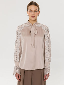 Блузка с кружевом