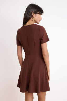 Kahverengi Etegi Belden Ac?lan K?sa Kol Mini Esnek Dokuma Elbise TWOSS26EL00307