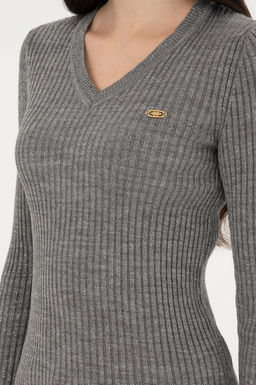 Женский серый меланжевый свитер с v-образным вырезом серебристого цвета Неожиданная скидка в корзине - U.s. polo assn фото 7