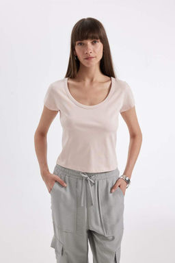 Базовая футболка из чесаного хлопка с короткими рукавами и круглым вырезом стандартного кроя