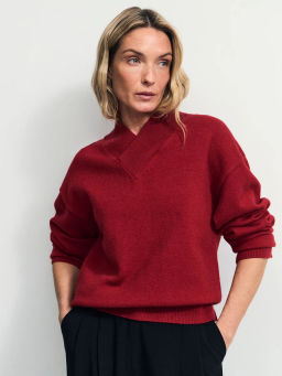 Джемпер оверсайз с V-образной горловиной / Zarina