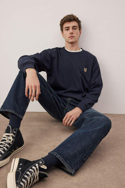 Koyu Lacivert Oversize/Genis Kesim Bisiklet Yaka Kaplan Nak?sl? Sardonsuz Sweatshirt TMNAW25SW00194