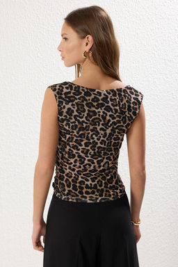 Kahverengi Astarl? Leopar Bask?l? Tul Vucuda Oturan Crop Fiyonk Detayl? Orme Bluz TWOSS25BZ00033