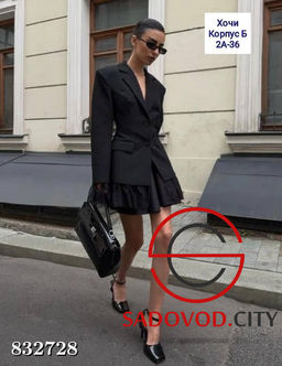 Платье-пиджак с кружевными акцентами