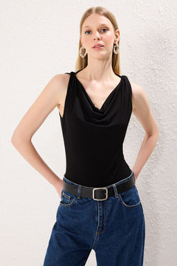 TRENDYOLMILLA Siyah Degaje Yaka Fitted Vucuda Oturan C?tc?tl? Esnek Orme Body TWOSS25BD00014